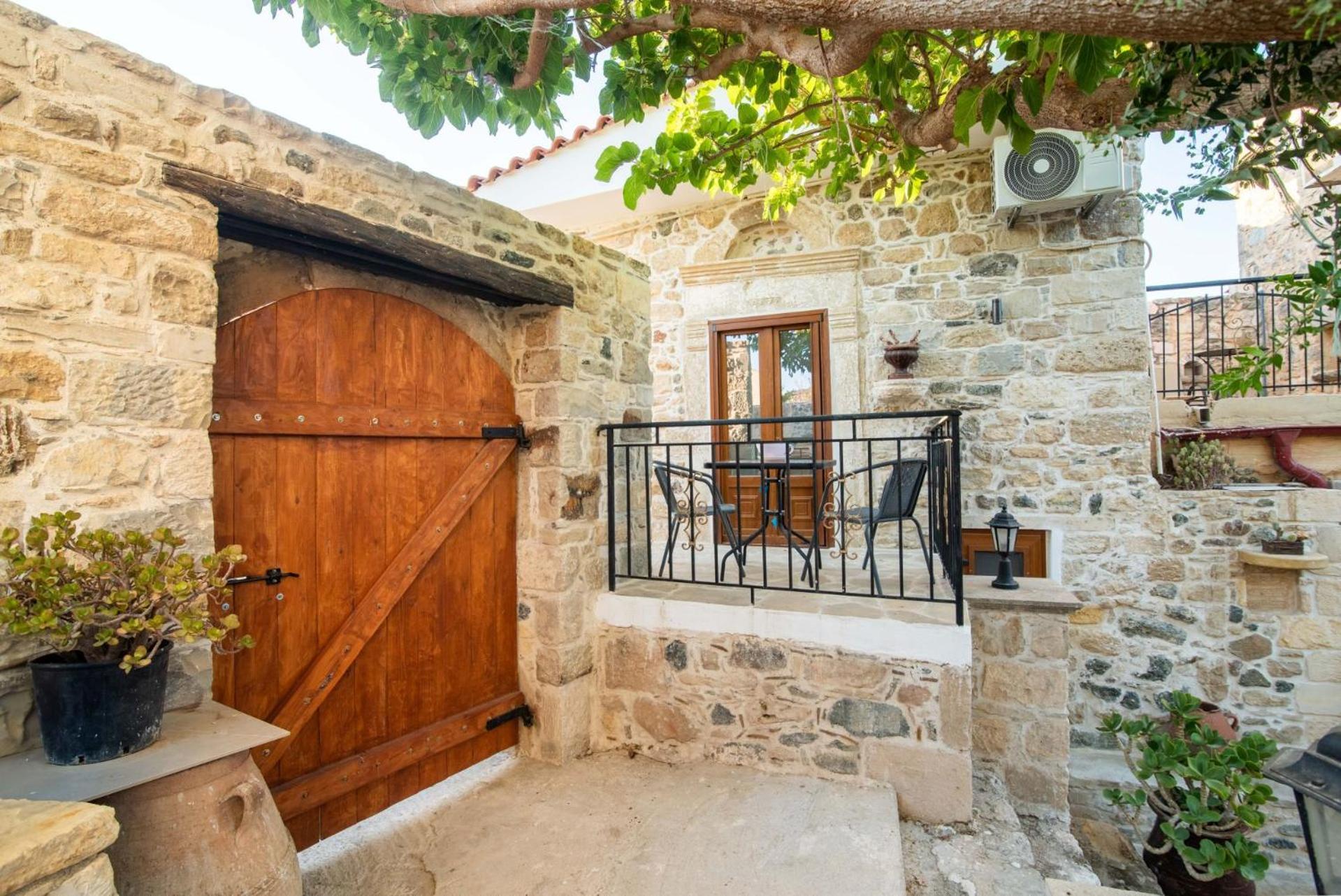 Stone House Elefteria Near Matala Beach Petrokefálion Exterior foto
